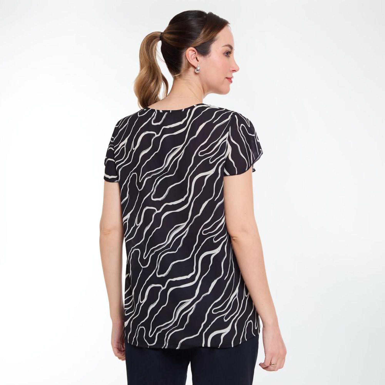 Blusa Full Print Sin Mangas Con Vuelos Cuello Redondo Mujer Lesage image number 3.0