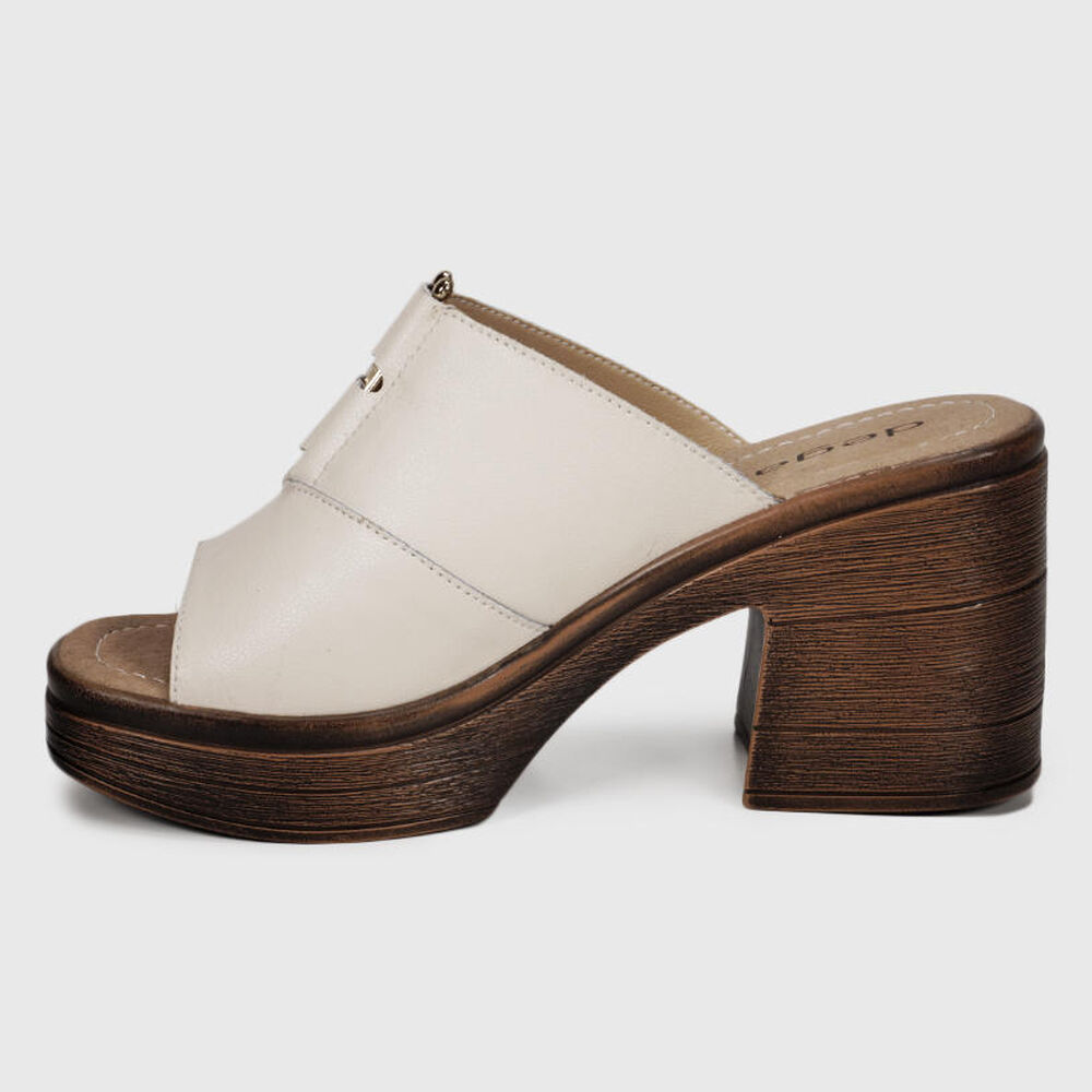 Sandalia Cuero Wilany Beige image number 5.0
