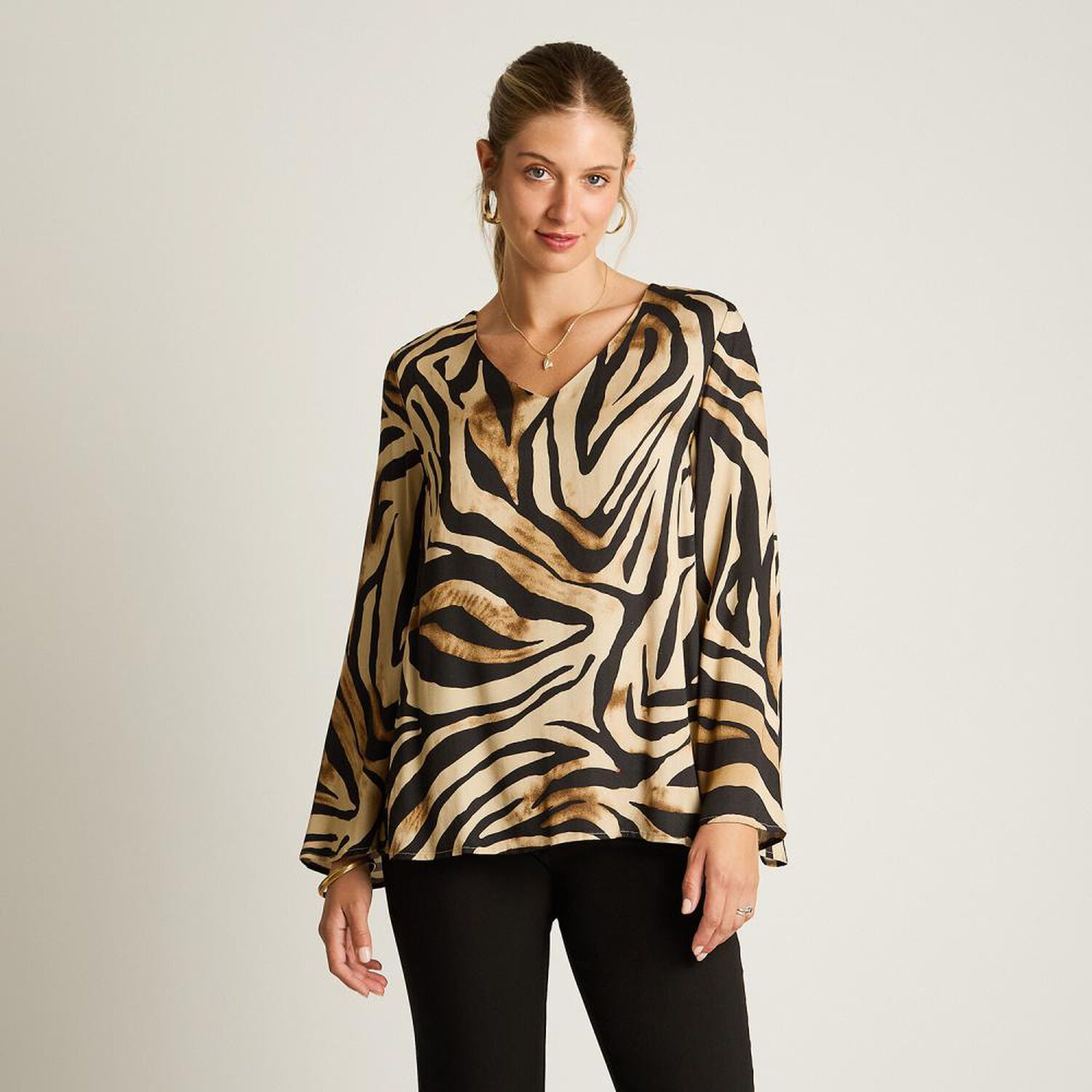 Blusa Estampada Manga Larga Cuello V Mujer Lorenzo Di Pontti image number 0.0