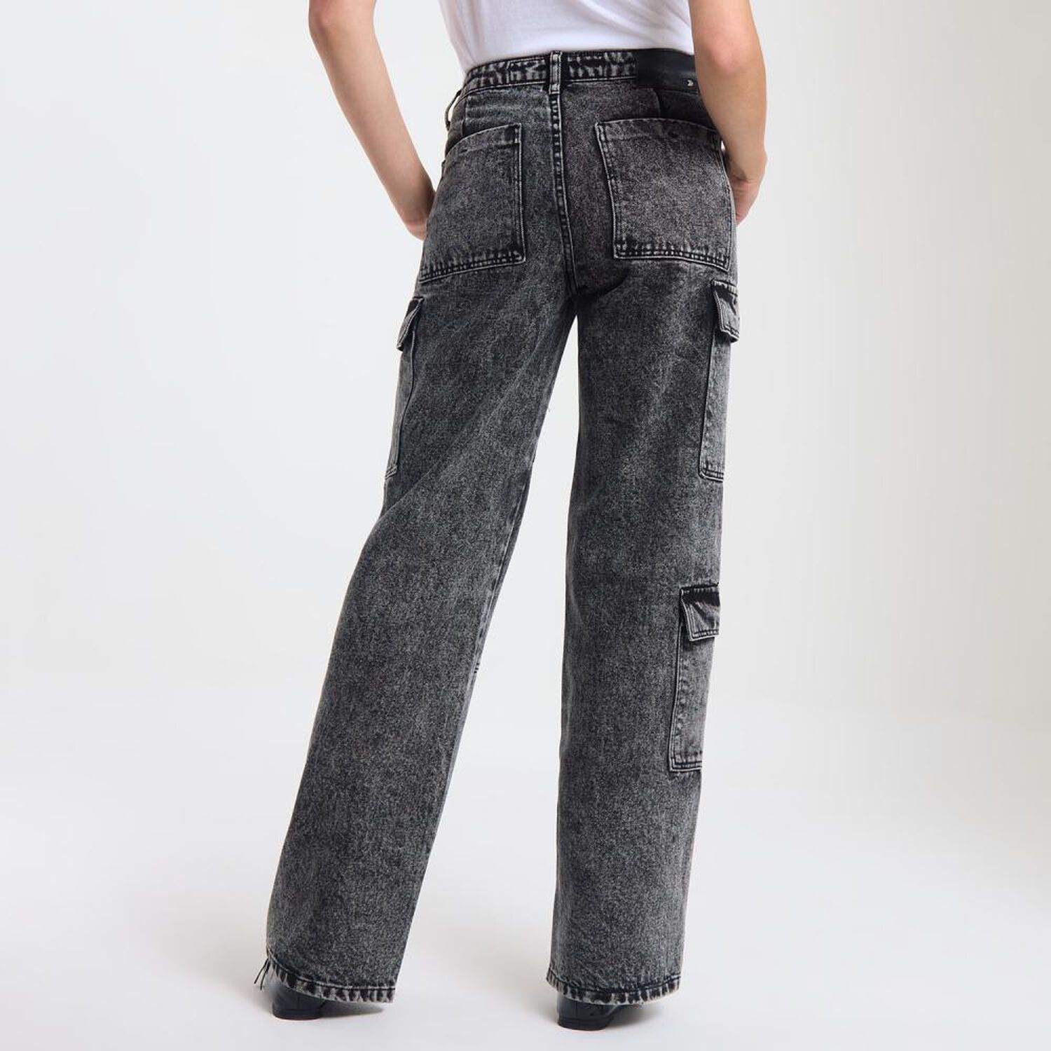 Jeans Tiro Medio Cargo Mujer Rolly Go image number 3.0