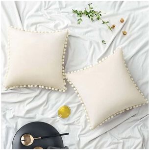 Pack De 02 Fundas De Coj&iacute;n De Terciopelo Con Pompon 45x45 Ccrema