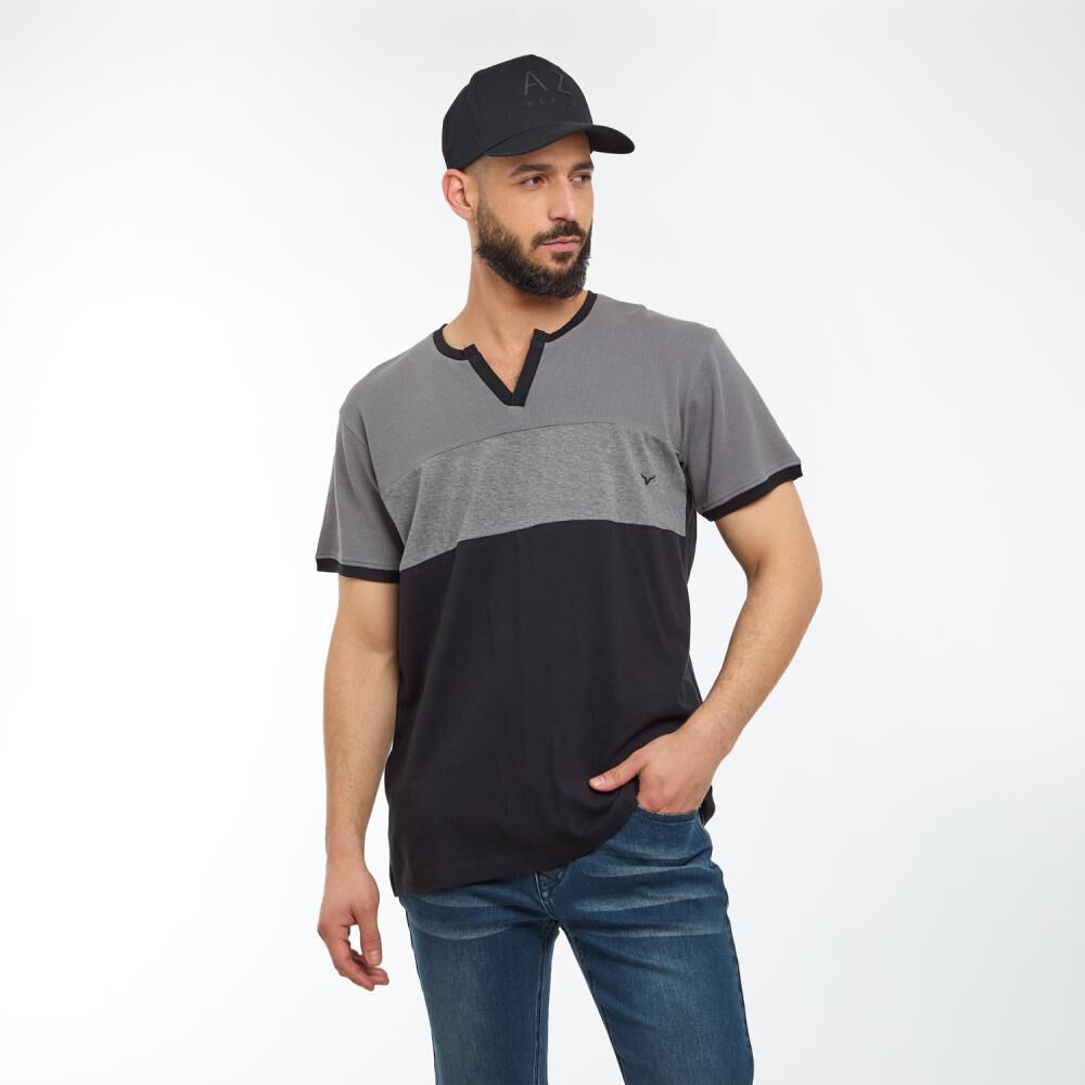 Polera Regular Manga Corta Cuello V Hombre Az Black image number 0.0