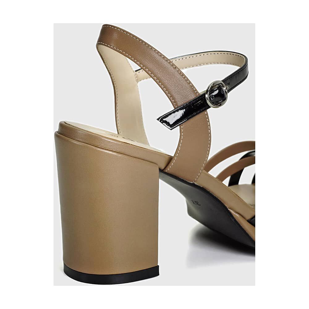 Sandalia Paula Beige image number 5.0