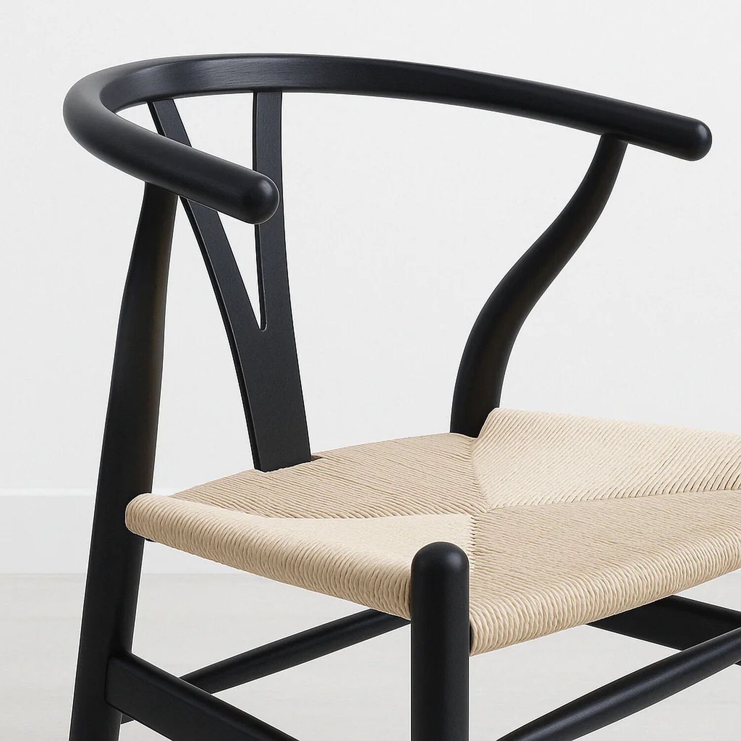 Silla Wishbone Madera Negra Y Asiento Claro image number 10.0