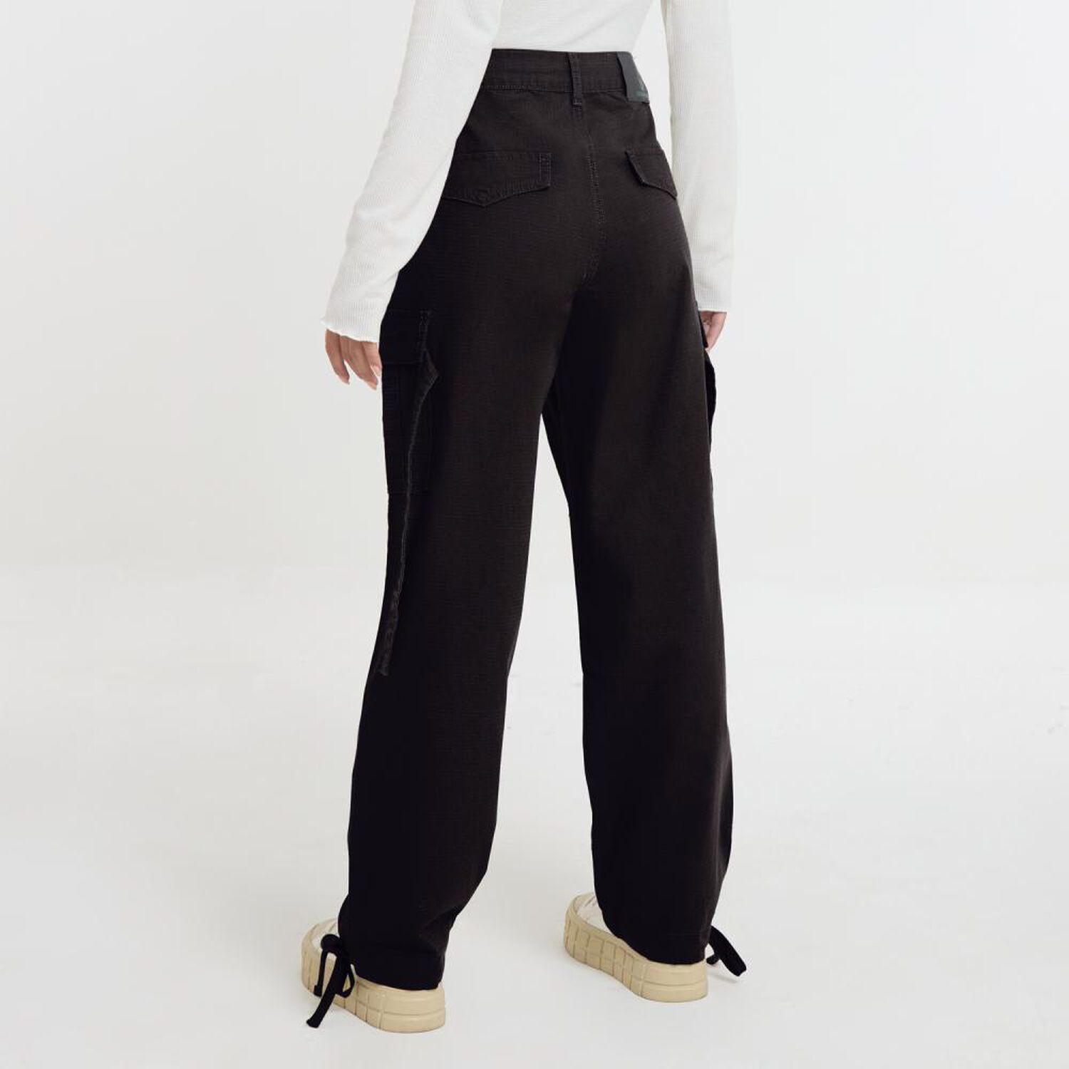 Pantal&oacute;n Tiro Medio Cargo Mujer Ocean Pacific image number 1.0