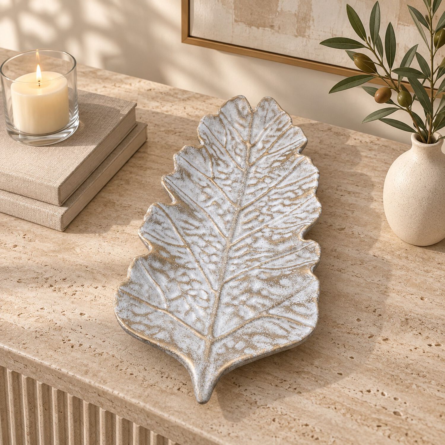 Bandeja Decorativa Forma Hoja Mdf Blanco Y Dorado 38 Cm image number 0.0