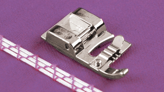 Máquina de Coser Necchi Computarizada NC204D